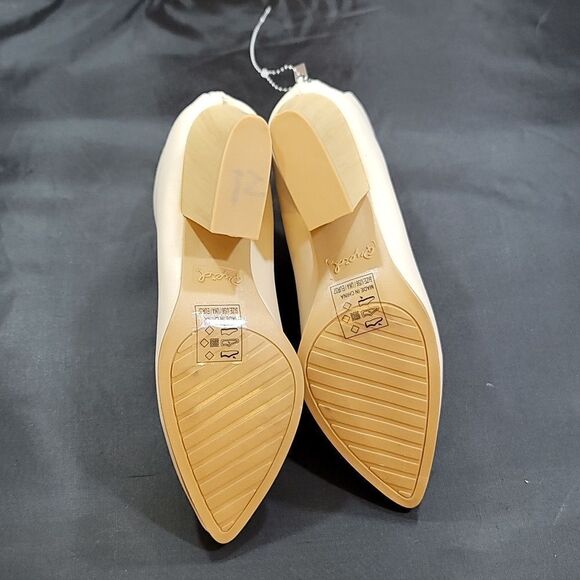 BRAND NEW QUPID POINTED TOE ANKLE BOOTIE - Picture 12 of 15